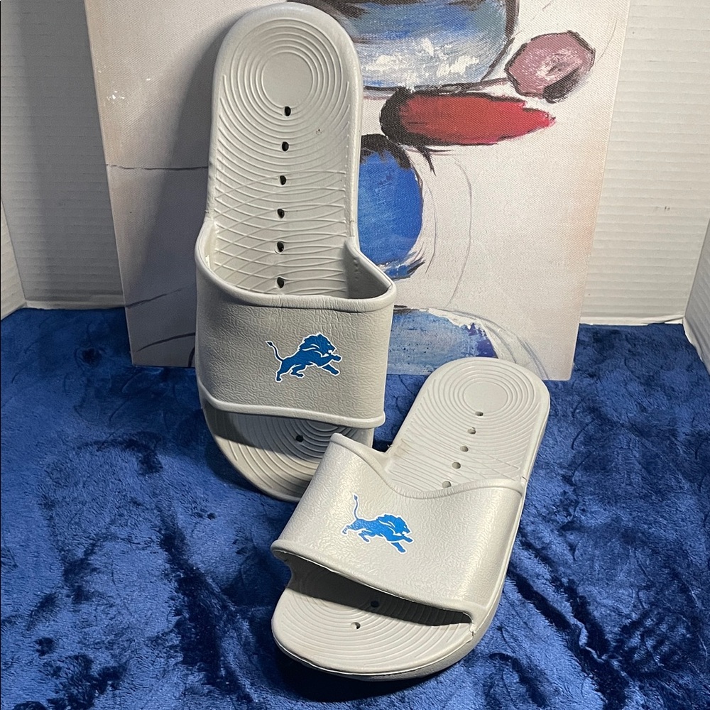 Gray Slide Sandals with Detroit Blue lion Logo, size 9-10 men’s.